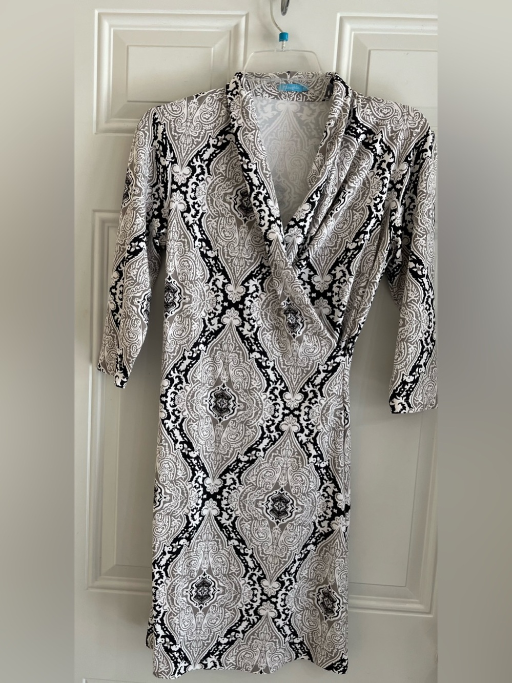 J McLaughlin Ruched Dress Women’s XS Black White Gray Paisley Floral Print
